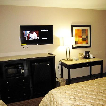 Red Carpet Inn And Suites Monmouth Junction Екстер'єр фото