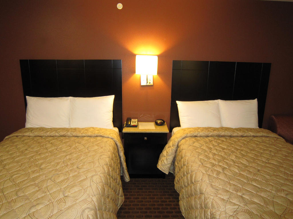 Red Carpet Inn And Suites Monmouth Junction Номер фото