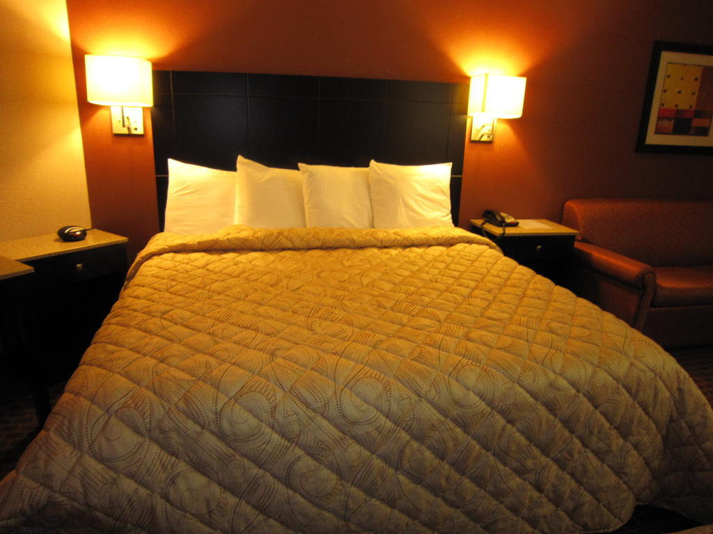 Red Carpet Inn And Suites Monmouth Junction Номер фото