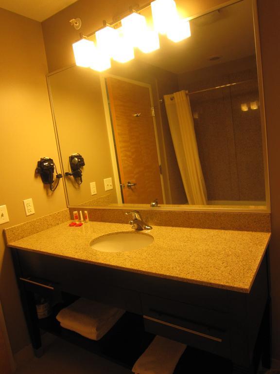 Red Carpet Inn And Suites Monmouth Junction Номер фото