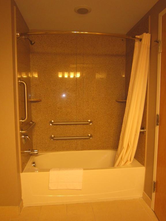Red Carpet Inn And Suites Monmouth Junction Номер фото