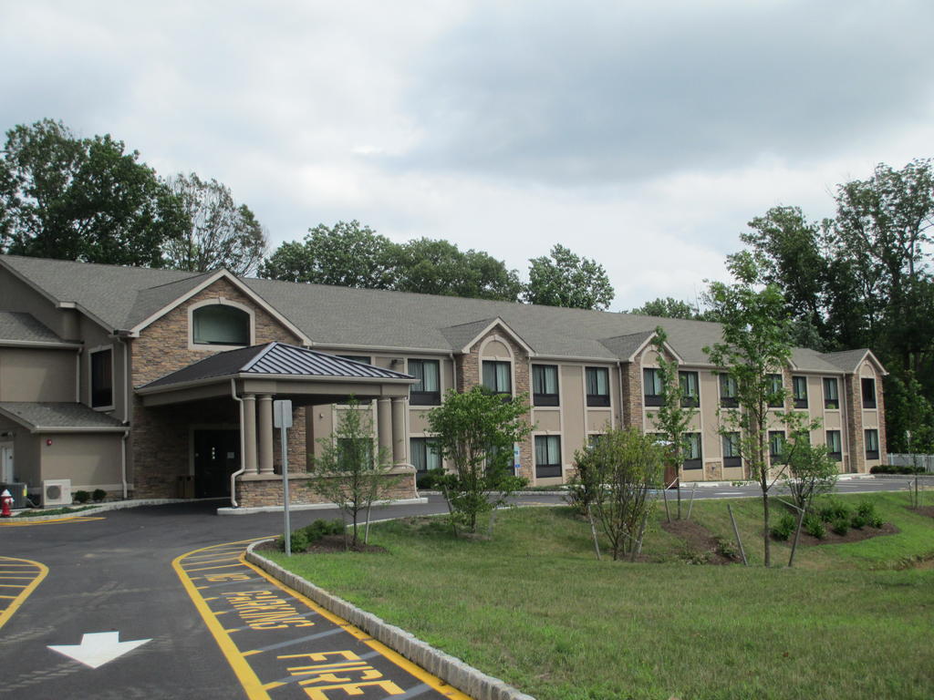 Red Carpet Inn And Suites Monmouth Junction Екстер'єр фото