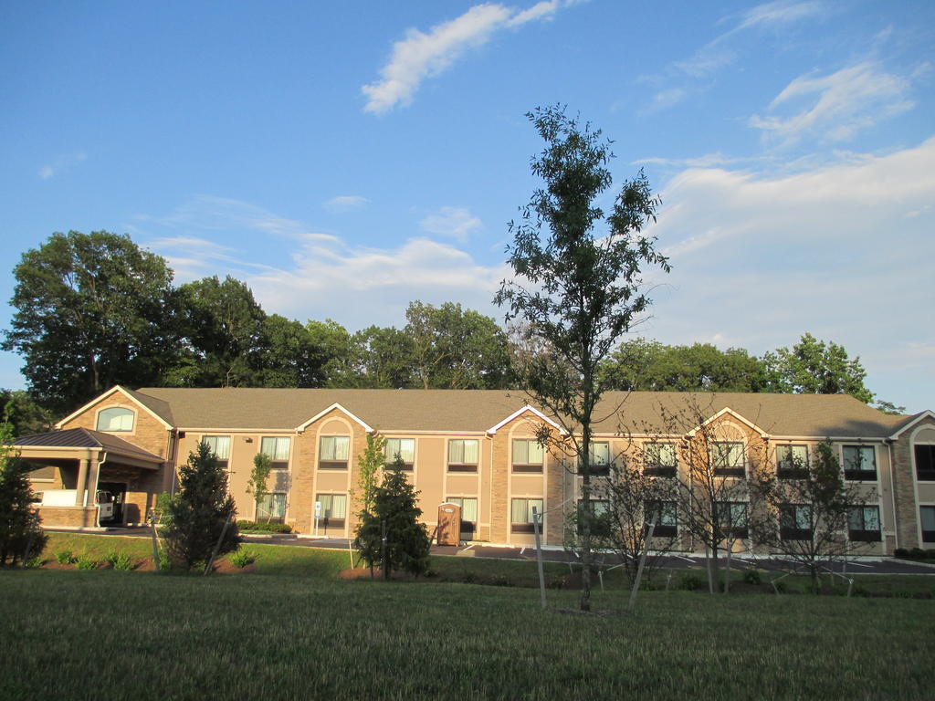 Red Carpet Inn And Suites Monmouth Junction Екстер'єр фото