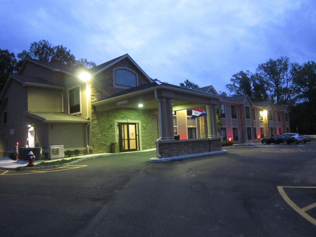 Red Carpet Inn And Suites Monmouth Junction Екстер'єр фото