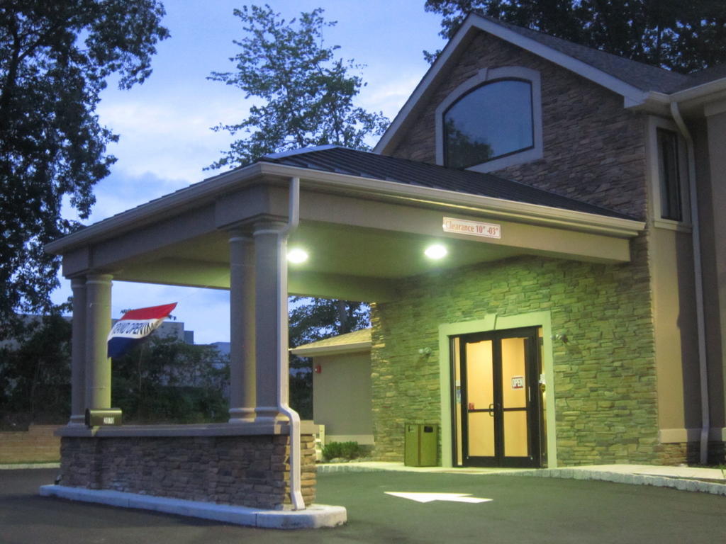 Red Carpet Inn And Suites Monmouth Junction Екстер'єр фото