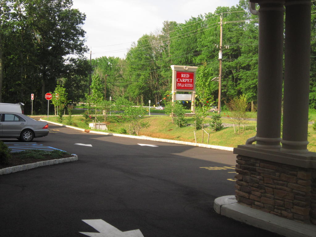 Red Carpet Inn And Suites Monmouth Junction Екстер'єр фото