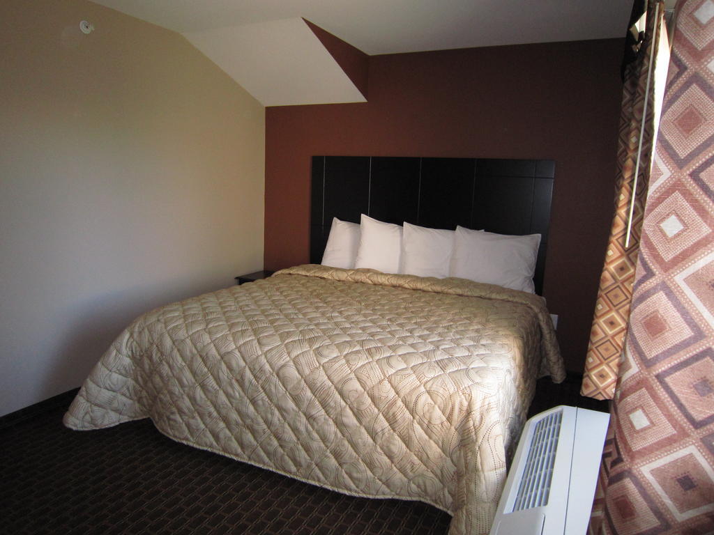Red Carpet Inn And Suites Monmouth Junction Номер фото