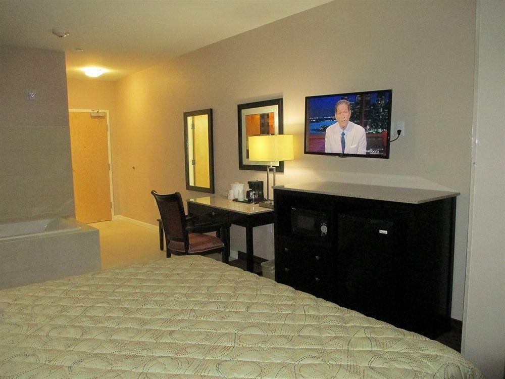 Red Carpet Inn And Suites Monmouth Junction Екстер'єр фото