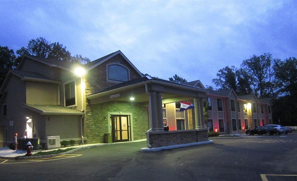 Red Carpet Inn And Suites Monmouth Junction Екстер'єр фото