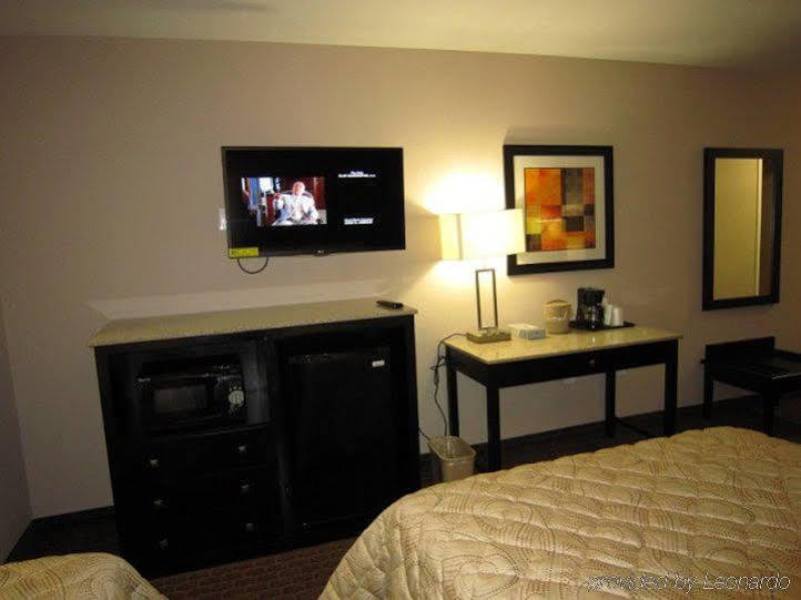 Red Carpet Inn And Suites Monmouth Junction Екстер'єр фото